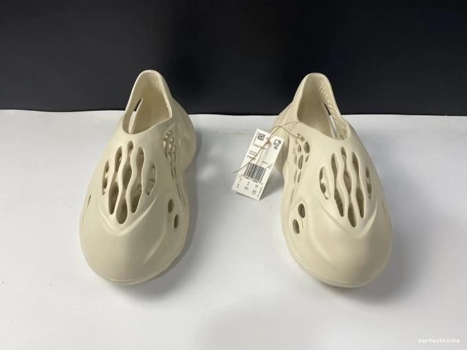 Yeezy FY4567 Foam Sand Adidas RNNR 0807
